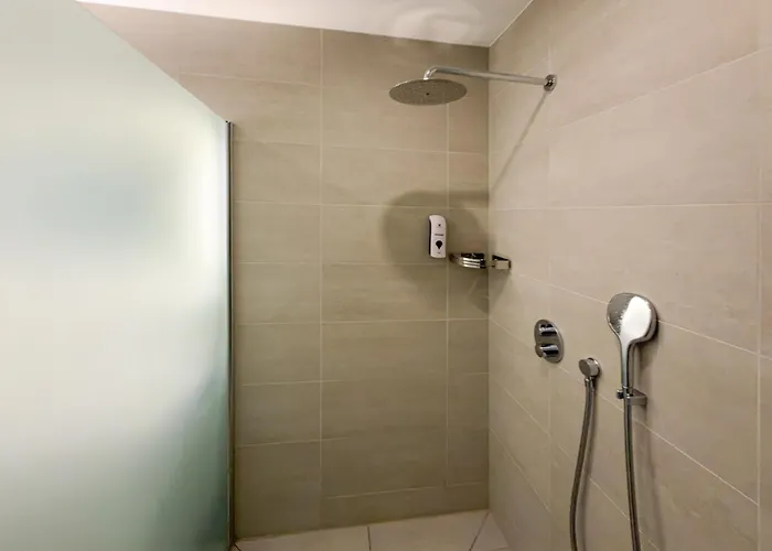 Immostay #3 - Penthouse Mit Zwei Balkonen & Seeblick, Parking & Wifi Apartment