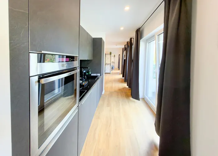 Immostay #3 - Penthouse Mit Zwei Balkonen & Seeblick, Parking & Wifi Apartment *