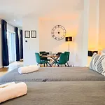 شقة Immostay #3 - Penthouse Mit Zwei Balkonen & Seeblick, Parking & Wifi *