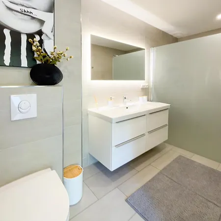 Immostay #3 - Penthouse Mit Zwei Balkonen & Seeblick, Parking & Wifi Apartamento Brema