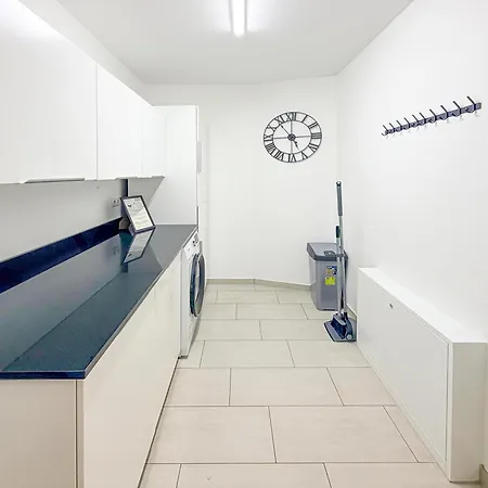 Immostay #3 - Penthouse Mit Zwei Balkonen & Seeblick, Parking & Wifi * Brema