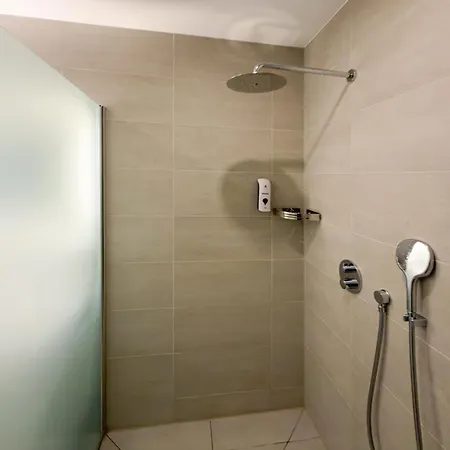 Immostay #3 - Penthouse Mit Zwei Balkonen & Seeblick, Parking & Wifi Apartamento