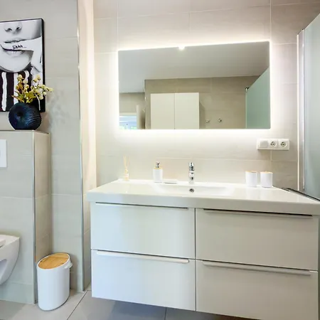 Apartamento Immostay #3 - Penthouse Mit Zwei Balkonen & Seeblick, Parking & Wifi