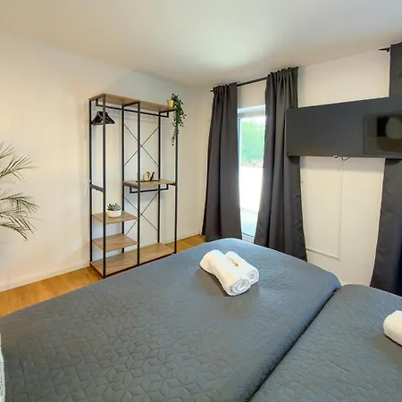 Immostay #3 - Penthouse Mit Zwei Balkonen & Seeblick, Parking & Wifi Бремен